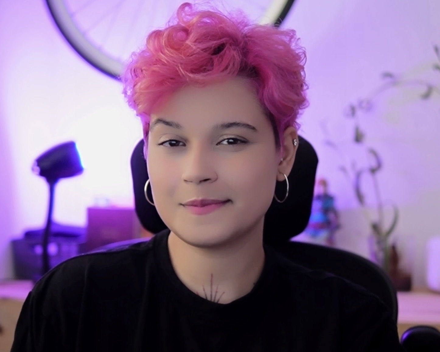 Karol em seu espaço de trabalho